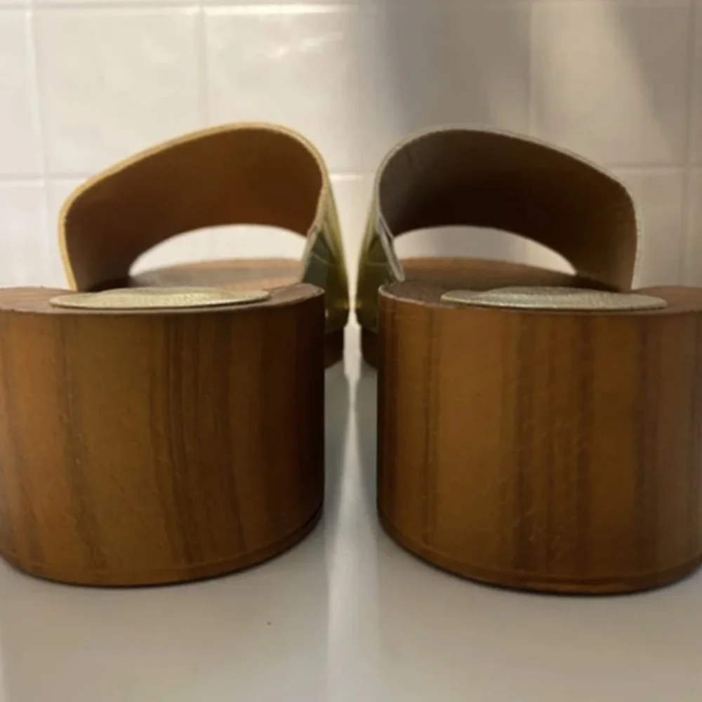 Sandals - Picture 6 of 9